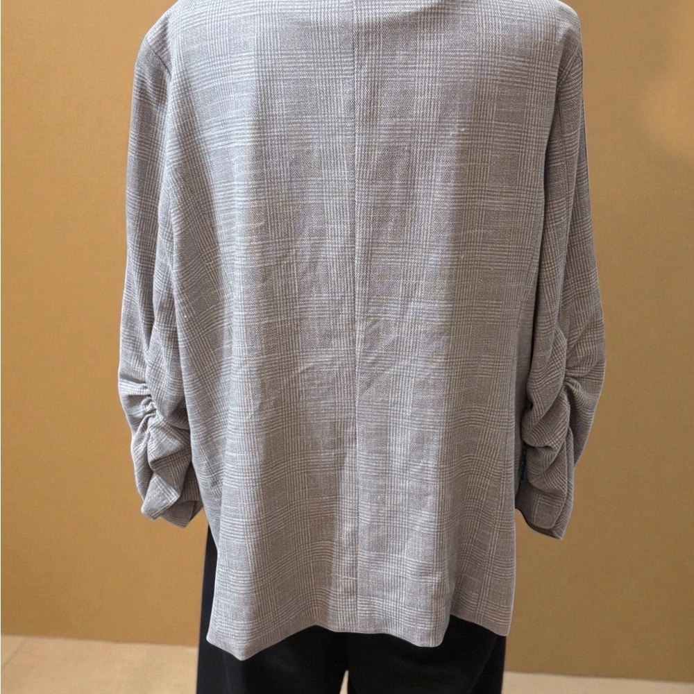 Skies Are Blue Light Gray Plaid Blazer - Picture 2 of 5